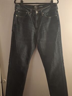 Signature by Levi Strauss Men's Athletic Straight Leg Dark Blue Jeans